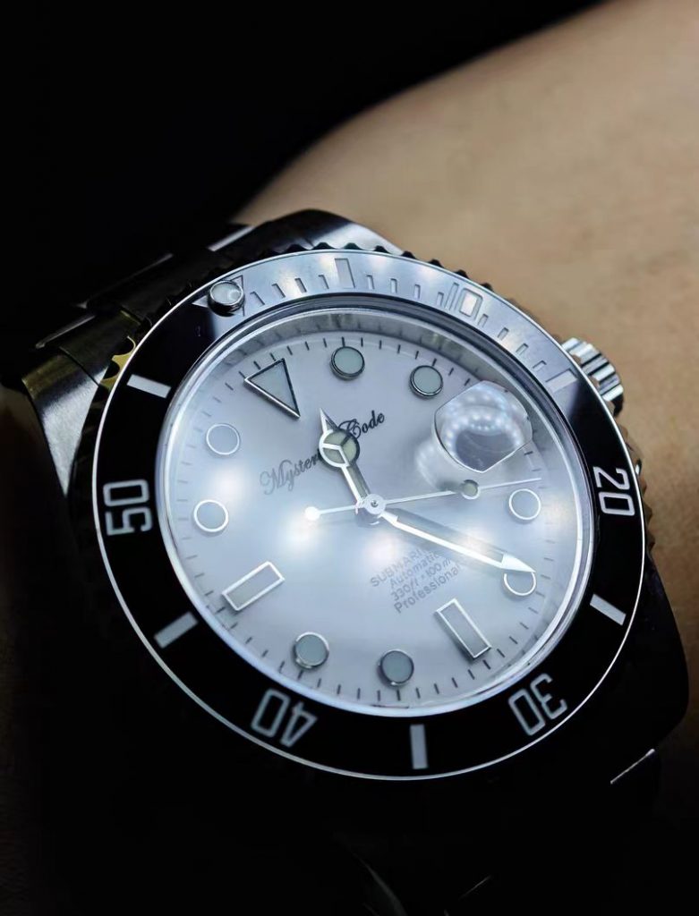 Mysterious Code Submariner White Dial